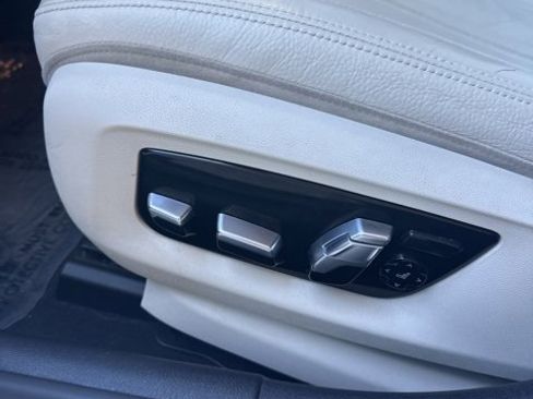 Used 2020 BMW M550i xDrive w/ Executive Package image 23