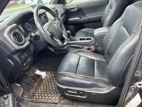 Used 2021 Toyota Tacoma TRD Off-Road AWD/4WD image 10