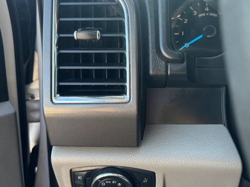 Used 2015 Ford F150 XLT RWD image 13