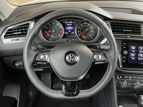Used 2021 Volkswagen Tiguan SE w/ Panoramic Sunroof Package image 5