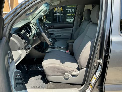 Used 2014 Toyota Tacoma PreRunner RWD image 9