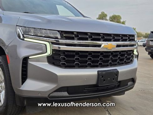 Used 2022 Chevrolet Suburban LS RWD image 8