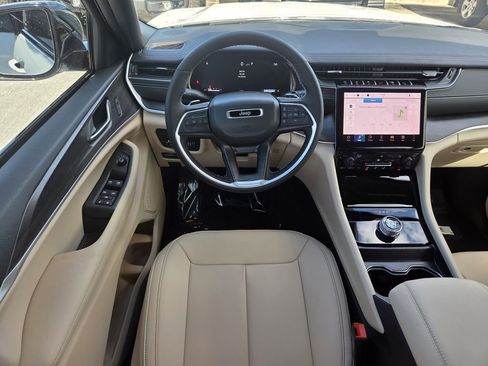 New 2025 Jeep Grand Cherokee Limited image 17