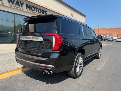 Used 2021 GMC Yukon XL Denali w/ Denali Premium Package AWD/4WD image 3