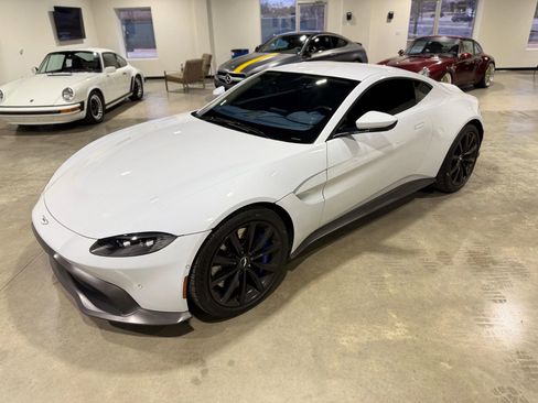 Used 2020 Aston Martin V8 Vantage Coupe RWD image 3