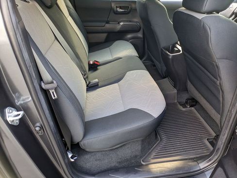 Used 2022 Toyota Tacoma TRD Off-Road image 24