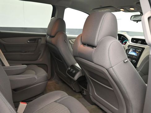 Used 2017 Chevrolet Traverse LT image 19