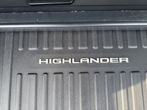 Used 2023 Toyota Highlander XLE image 14