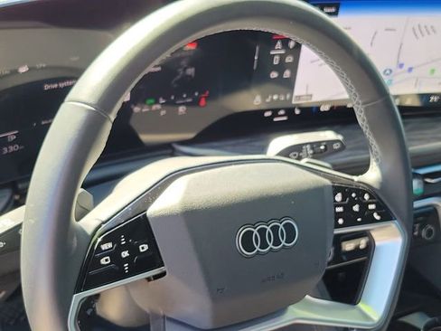 Used 2025 Audi Q5 Premium image 18