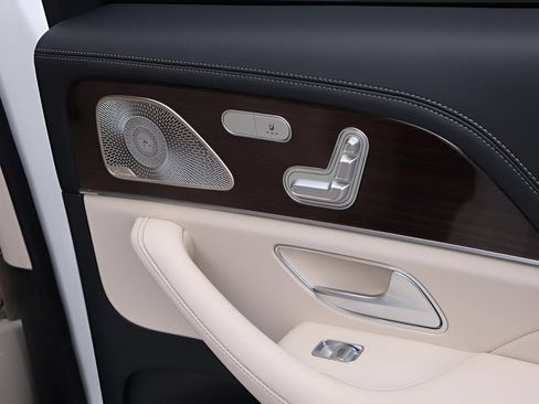 Certified 2026 Mercedes-Benz GLS 450 4MATIC image 17