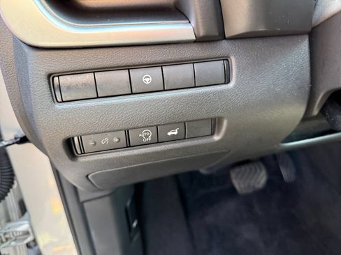 Used 2024 Nissan Rogue SV FWD image 28