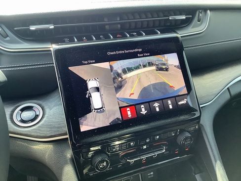 Used 2024 Jeep Grand Cherokee L Limited w/ Luxury Tech Group II image 20