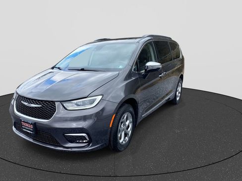 Used 2023 Chrysler Pacifica Limited w/ Trailer Tow Group image 10