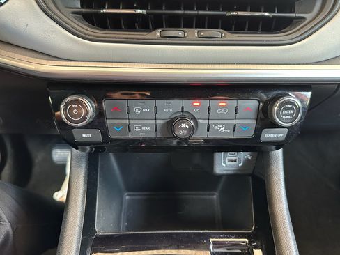 Used 2025 Jeep Compass Limited AWD/4WD image 16