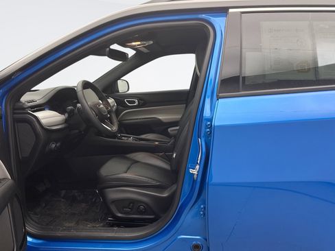 Used 2024 Jeep Compass Limited image 11