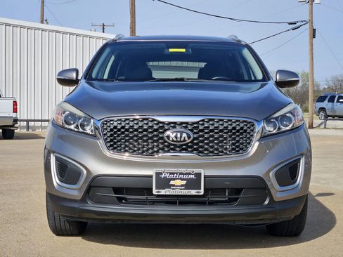 Used 2018 Kia Sorento LX image 6