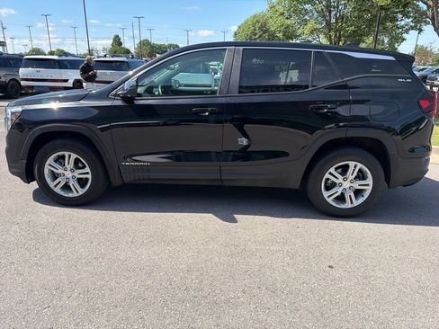 Used 2024 GMC Terrain SLE AWD/4WD image 11