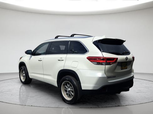 Used 2017 Toyota Highlander XLE AWD/4WD image 5