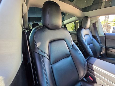 Used 2022 Tesla Model 3 image 17