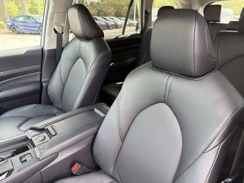 Certified 2025 Toyota Grand Highlander FWD image 11