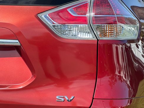 Used 2016 Nissan Rogue SV FWD image 25
