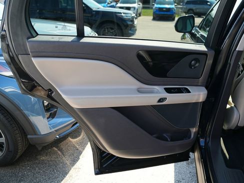 Used 2020 Lincoln Aviator Reserve AWD/4WD image 18