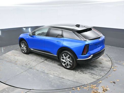 New 2026 Cadillac Optiq Luxury 1 image 29