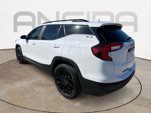Used 2024 GMC Terrain SLE w/ Driver Convenience Package image 8