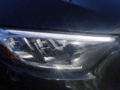 Used 2026 Mercedes-Benz GLC 300 4MATIC image 12