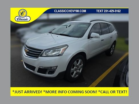 Used 2017 Chevrolet Traverse LT w/ Style and Technology Package FWD image 1