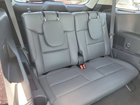 Used 2026 Ford Explorer Active w/ Active Comfort Package RWD image 19