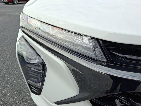 Certified 2025 Chevrolet Trax RS w/ Sunroof Package image 9