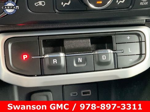 Used 2022 GMC Acadia SLE image 17