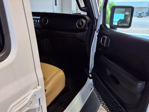 Used 2019 Jeep Wrangler Unlimited Sahara AWD/4WD image 26