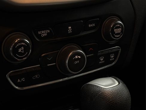 Used 2014 Jeep Cherokee Latitude w/ Cold Weather Group image 23