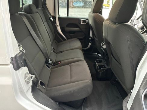 Used 2023 Jeep Gladiator Overland image 19