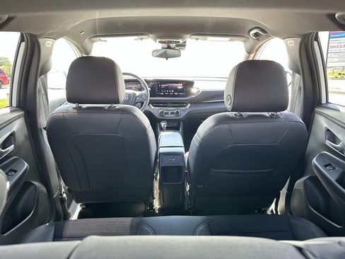 Used 2025 Buick Envista Preferred FWD image 17