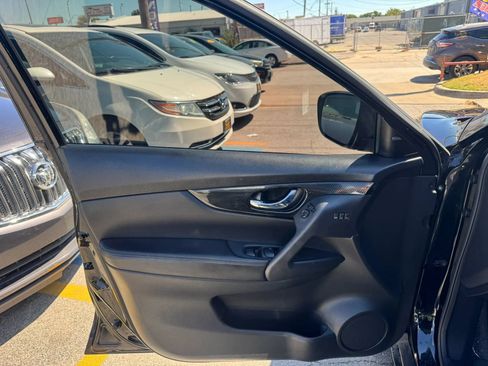 Used 2018 Nissan Rogue SL w/ Premium Package FWD image 7