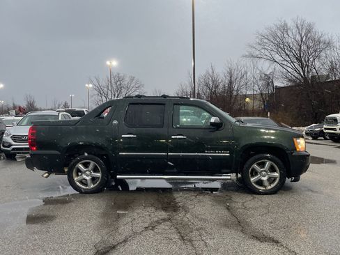 Used 2013 Chevrolet Avalanche LTZ image 10