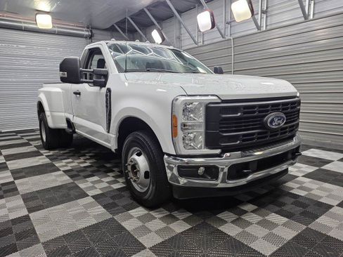 Used 2023 Ford F350 XL w/ XL Chrome Package RWD image 4