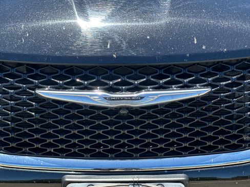Used 2024 Chrysler Pacifica Limited FWD image 44