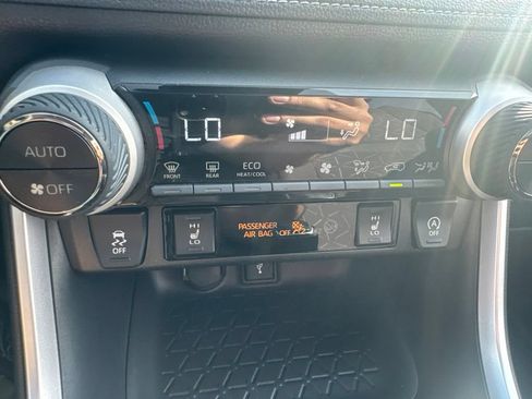 Used 2020 Toyota RAV4 XLE w/ Convenience Package AWD/4WD image 8