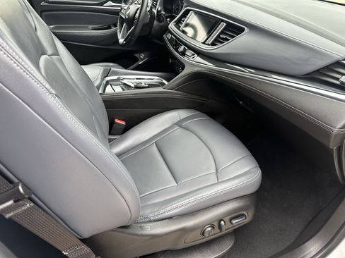 Used 2024 Buick Enclave Essence FWD image 6