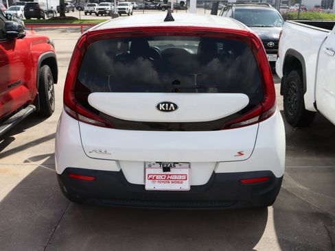 Used 2021 Kia Soul S image 8