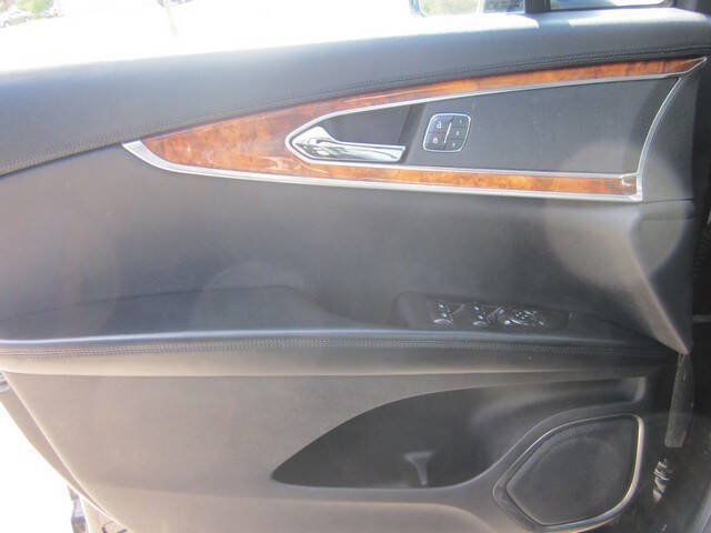 Used 2018 Lincoln MKX Select w/ Select Plus Package AWD/4WD image 19