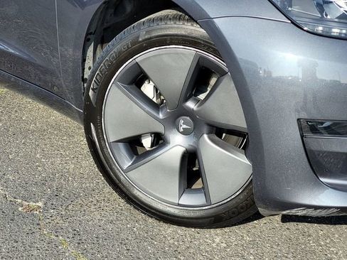 Used 2023 Tesla Model 3 Standard Range image 9