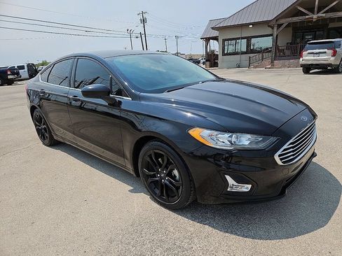 Used 2020 Ford Fusion SE w/ Equipment Group 151A FWD image 10