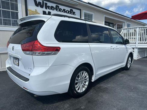 Used 2012 Toyota Sienna XLE FWD image 6