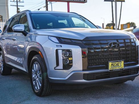 Certified 2025 Hyundai Palisade SEL image 3
