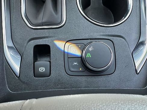 Used 2023 Chevrolet Traverse LS FWD image 10